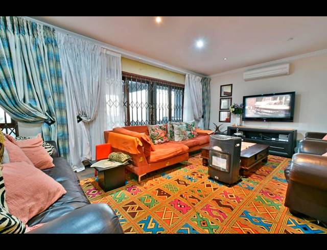 6 BEDROOM HOUSE FOR SALE IN GLENVISTA